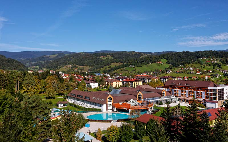 Blick zur Therme (Foto © Therme Zreče)