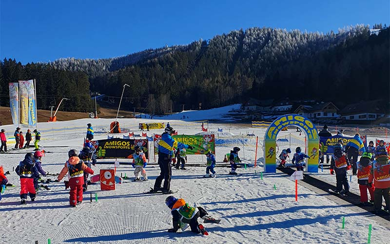 Bei der Skischule der Amigos