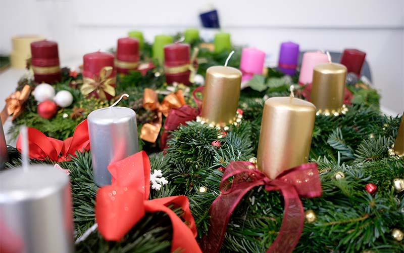 Adventkranzbinden (Foto © Philip Parfuss)