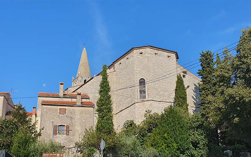 Die Pfarrkirche ist von überall zu sehen