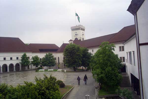 Der Burghof und Turm