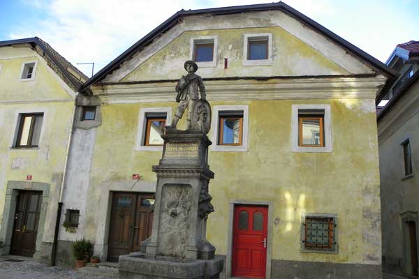 Das Josipina Hočevar Denkmal