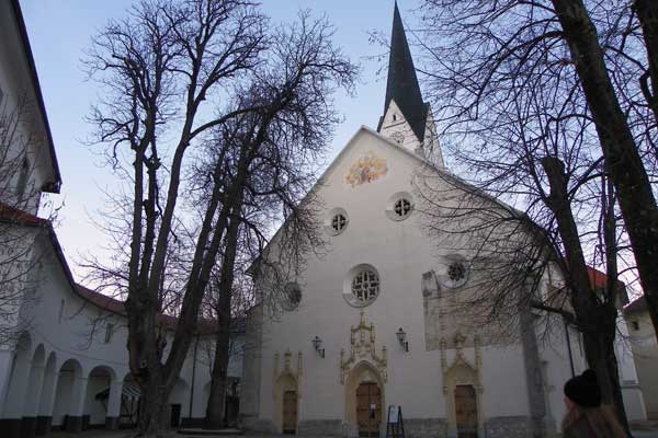 Die Pfarrkirche des Heiligen Petrus