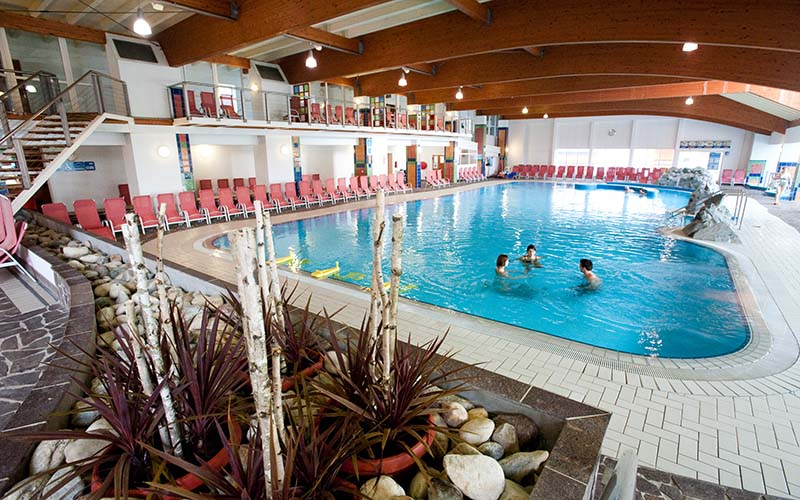 Das Indoor-Becken der Therme