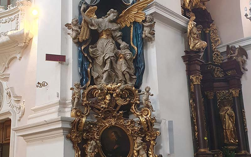 Barocke Pracht in der Kirche des Heiligen Ignatius