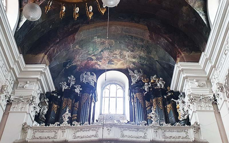 Blick zur Orgel in der Kirche des Heiligen Ignatius