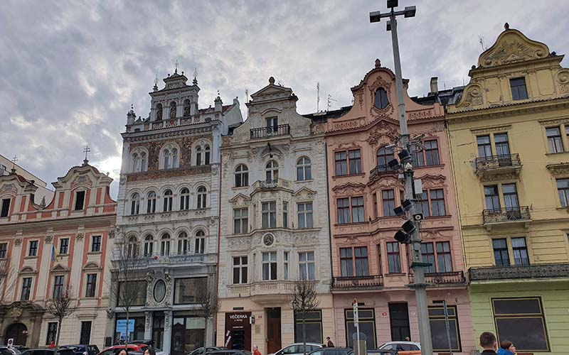 Wunderschöne Häuserfassaden am Hauptplatz