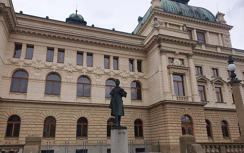 Das Denkmal für Josef Kajetán Tyl