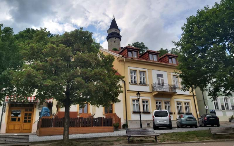 Am Hauptplatz von Štramberk