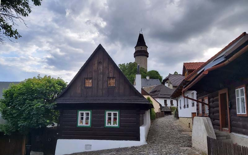 Enge Gässchen führen zum Turm