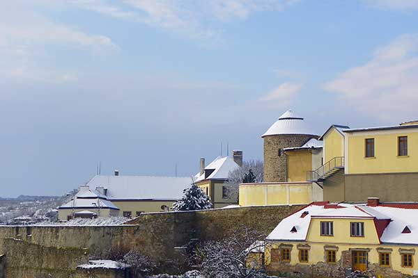 Die Rotunde mit dem Debliner Schloss (Foto © Znaim)