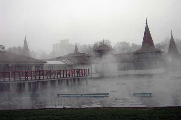 Das Seebad in Hévíz im Winter