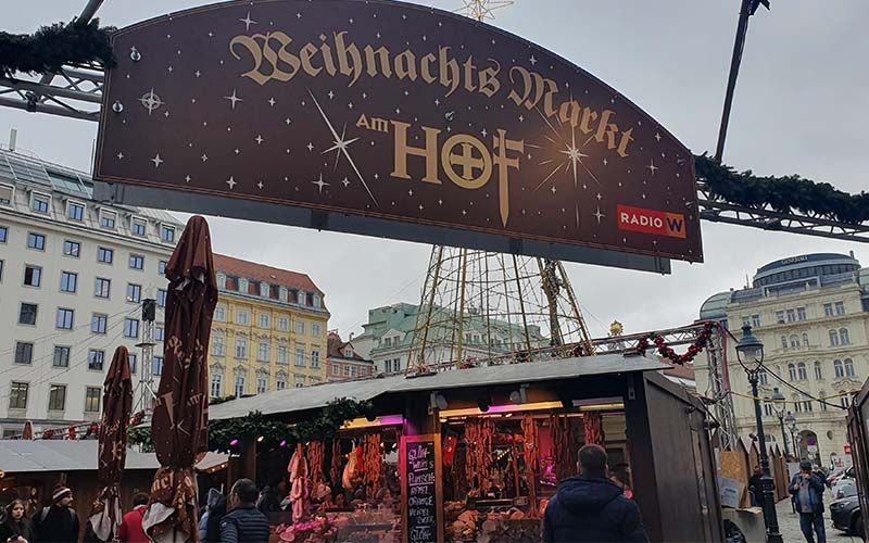 Eingang zum Weihnachtsmarkt Am Hof