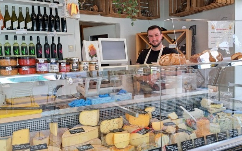 Georgi Kostenov im Feinkostladen Käsetreff