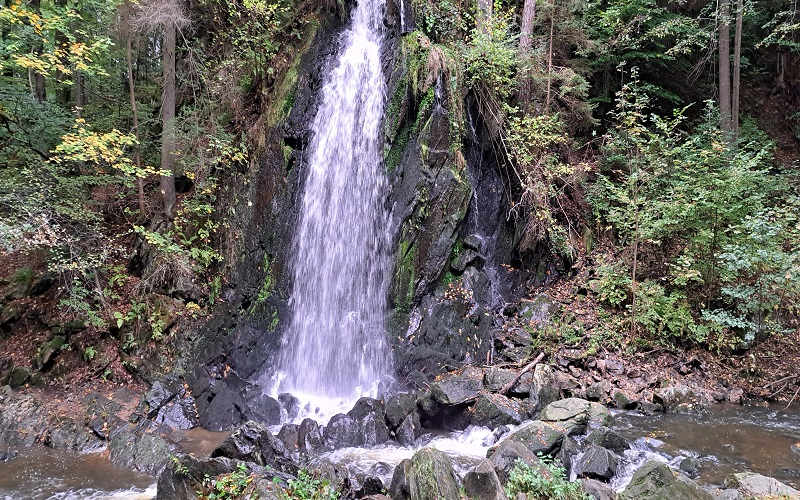 Der künstliche Wasserfall im Theresiental