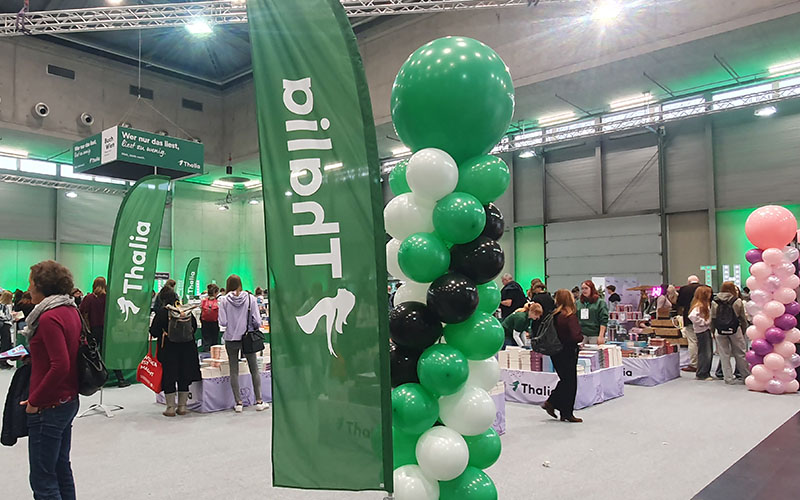 Durch diesen Verkaufsstand muss man, wenn man die Messe verlassen möchte