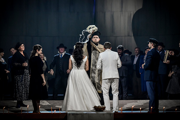 Die Hochzeit von Lenios und Nikolios (Foto © Národni divadlo Brno)
