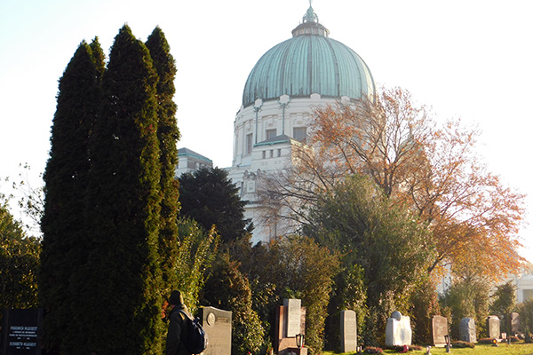 Blick zur Friedhofskirche