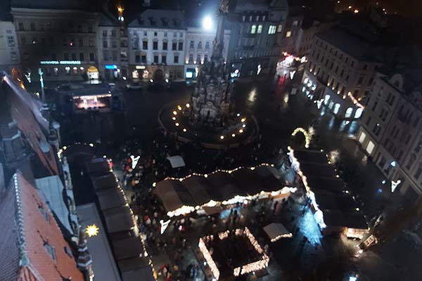Blick vom Rathausturm auf den Adventmarkt