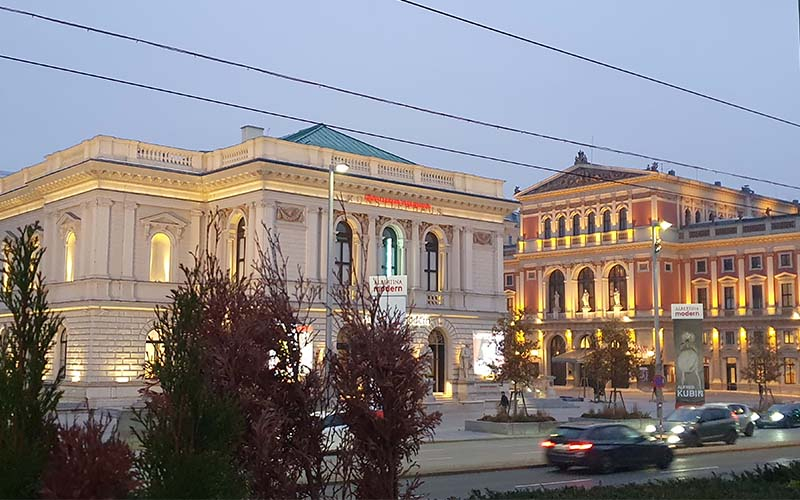 Blick auf das Künstlerhaus und den Musikverein