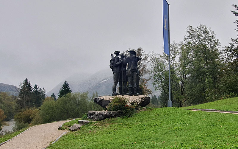 Die vier braven Männer blicken ins Land