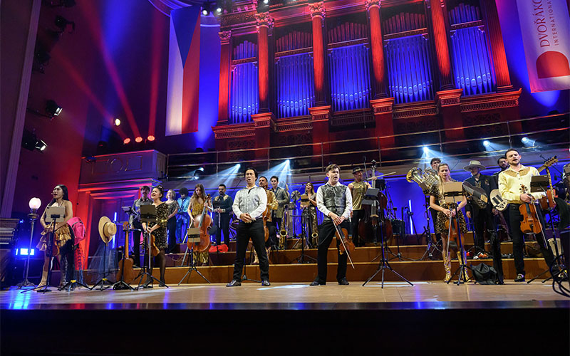 Igudesman & Joo und The Limitless Orchestra (Foto © Petra Hajska)