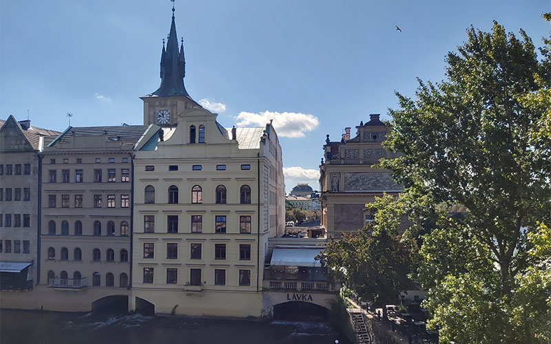 Blick von der Karlsbrücke Richtung Museum