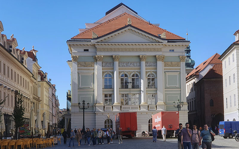 Blick zum Ständetheater