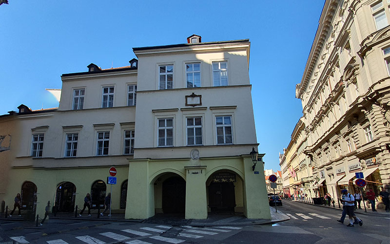 Von hier aus soll Mozart die Pünktlichkeit seiner Musiker überwacht haben