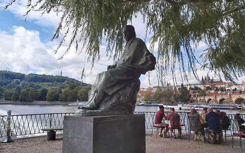 Haltet Ausschau nach dem Komponisten