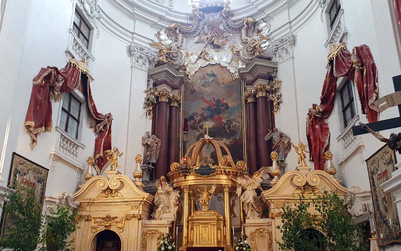 Im Inneren der Kirche von Polná