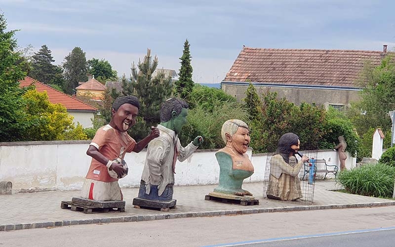 Über einige Figuren gab es Diskussionen in Poysdorf