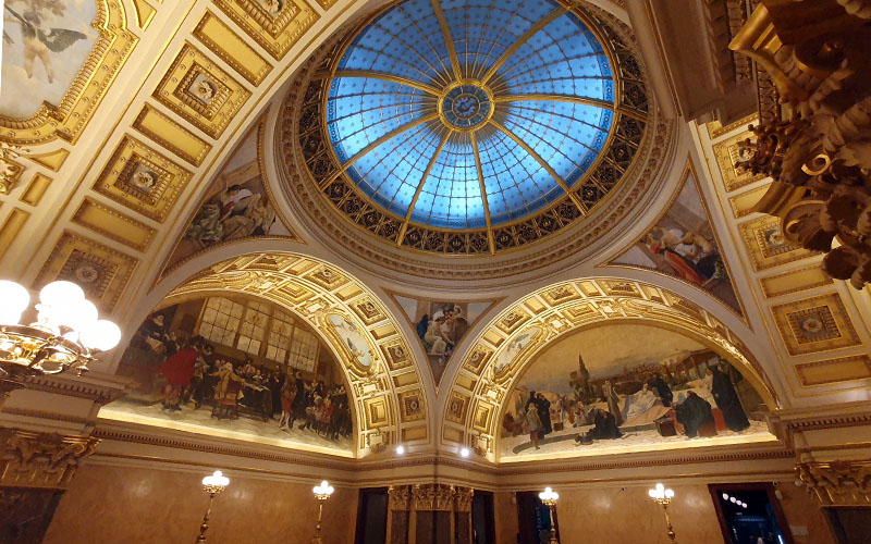 Eine der schönsten Hallen Tschechiens: Das Pantheon des Nationalmuseums