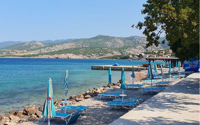 Der Strand vom Camping Klenovica