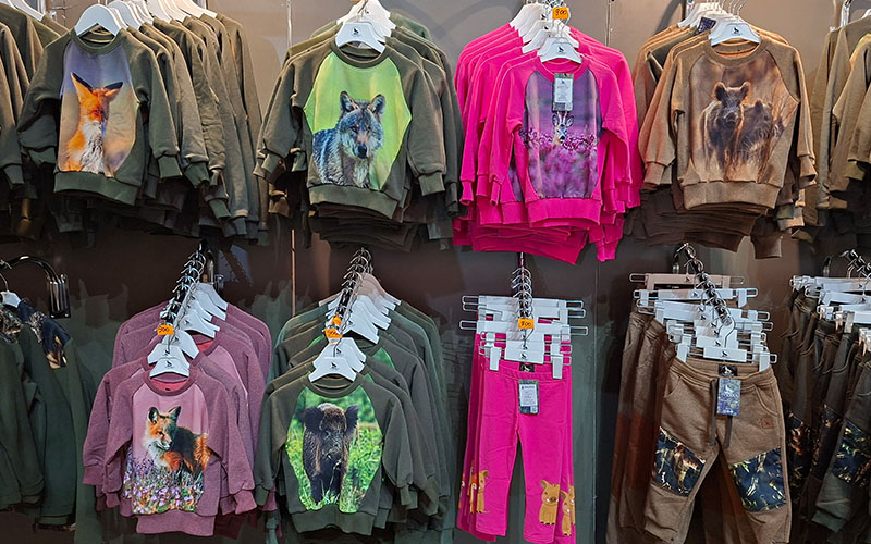 Bilder von Waldbewohnern auf T-shirt