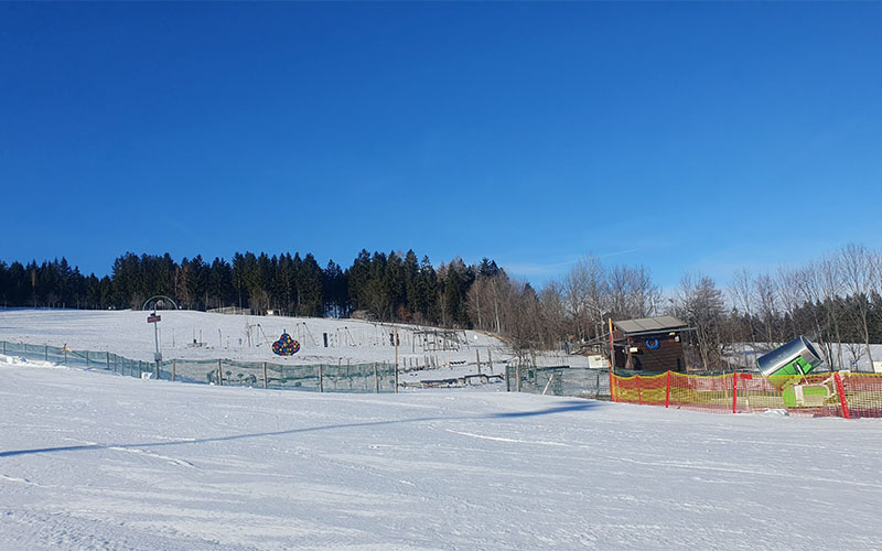 Hinter der Zeitnehmung ist ein Kletterpark