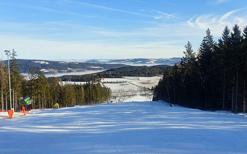 Blick ins Tal - Weixl Arena in St. Corona am Wechsel