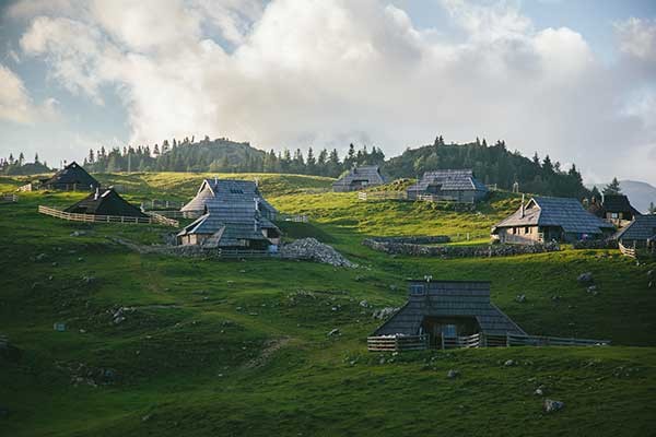 Das Hirtendorf in Velika planina (Foto © Klemen Brumec)
