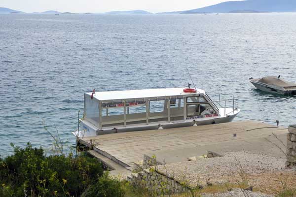 Mit dem Boot ab Campingplatz kann man auch nach Trogir fahren