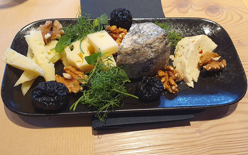 Käse schließt den Magen