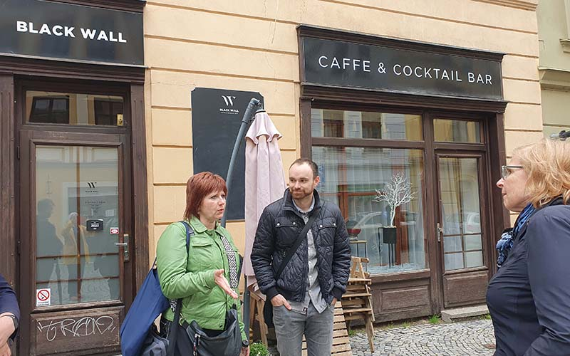 Von außen fast unscheinbar, aber drinnen geht es hoch her :-)