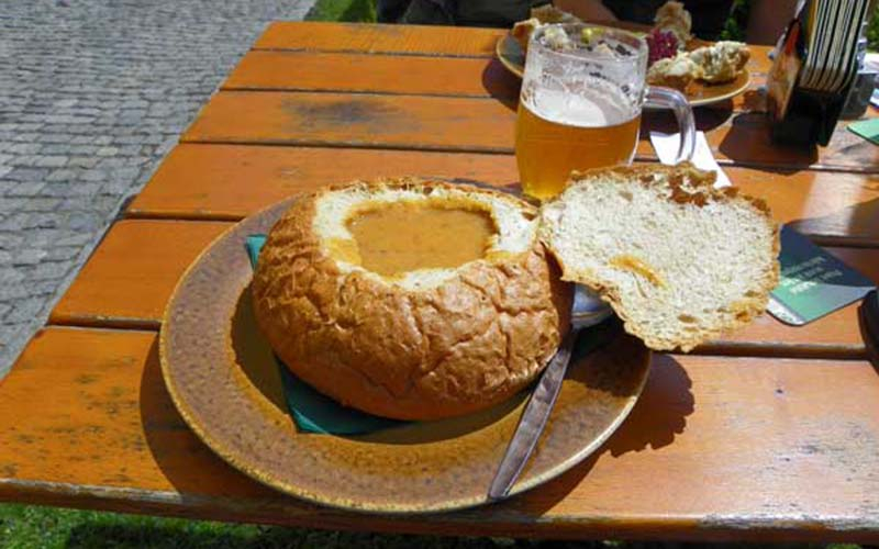 Die Pilsner Gulaschsuppe