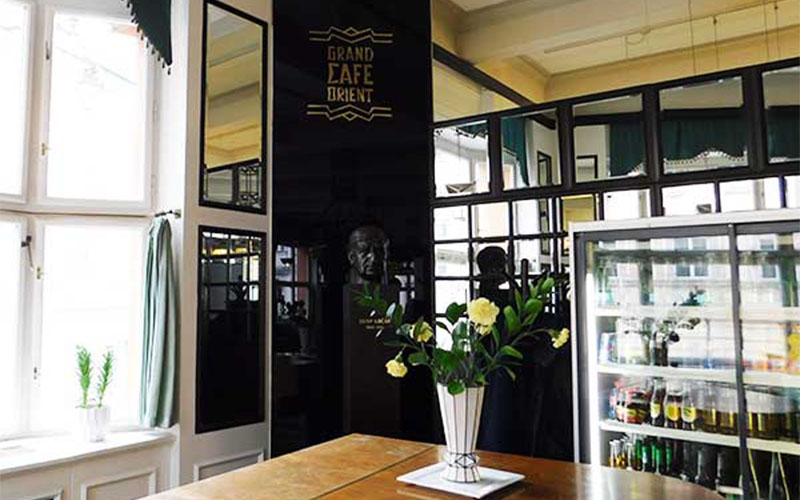 Im Grand Café Orient
