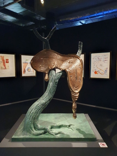 Dali85
