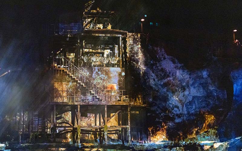 Das spektakuläre Ende naht (Foto © Oper im Steinbruch, wearegiving)