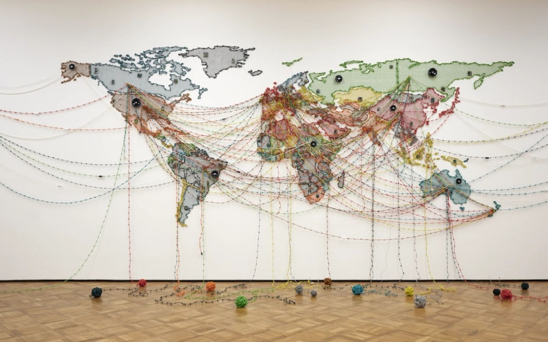 Reena Saini Kallat, Woven Chronicle, 2022 © Installationsansicht: Kunstmuseum Thun, Switzerland Foto: David Aebi