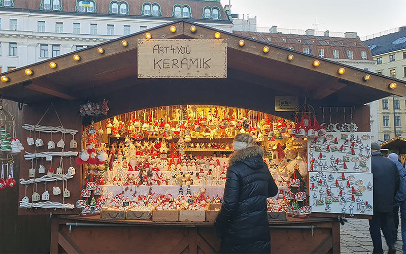 Am Weihnachtsmarkt am Hof