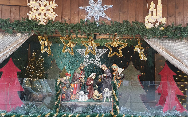 Am Floridsdorfer Weihnachtsmarkt gibt es auch eine "Krippen-Hütte"