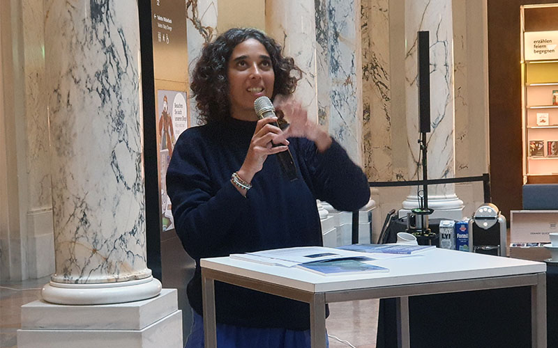 Tabita Rezaire bei der Pressekonferenz
