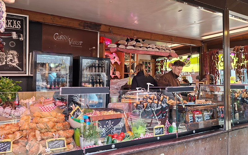 Auch das Speckstandl ist einen Besuch wert